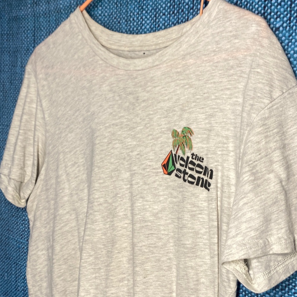 Volcom Light Gray Tee with Logo and Palm Design